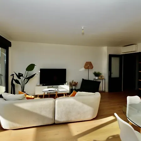 Penthouse With Large Terrace Ac Parking And Close To Shops -benakey Αντίμπ