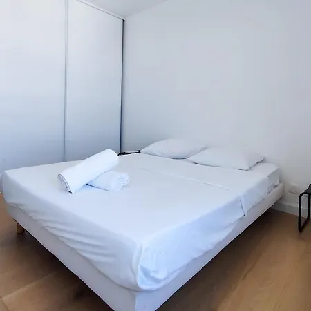 Penthouse With Large Terrace Ac Parking And Close To Shops -benakey * Αντίμπ