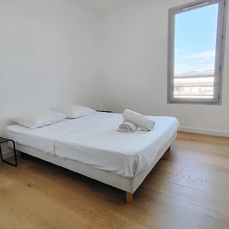 Penthouse With Large Terrace Ac Parking And Close To Shops -benakey * Αντίμπ