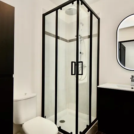 Penthouse With Large Terrace Ac Parking And Close To Shops -benakey Αντίμπ