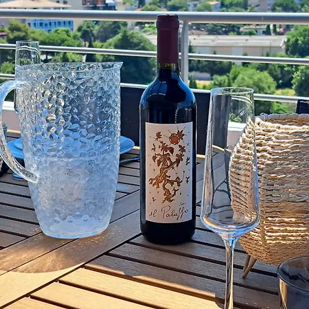 Apartment Penthouse With Large Terrace Ac Parking And Close To Shops -benakey *